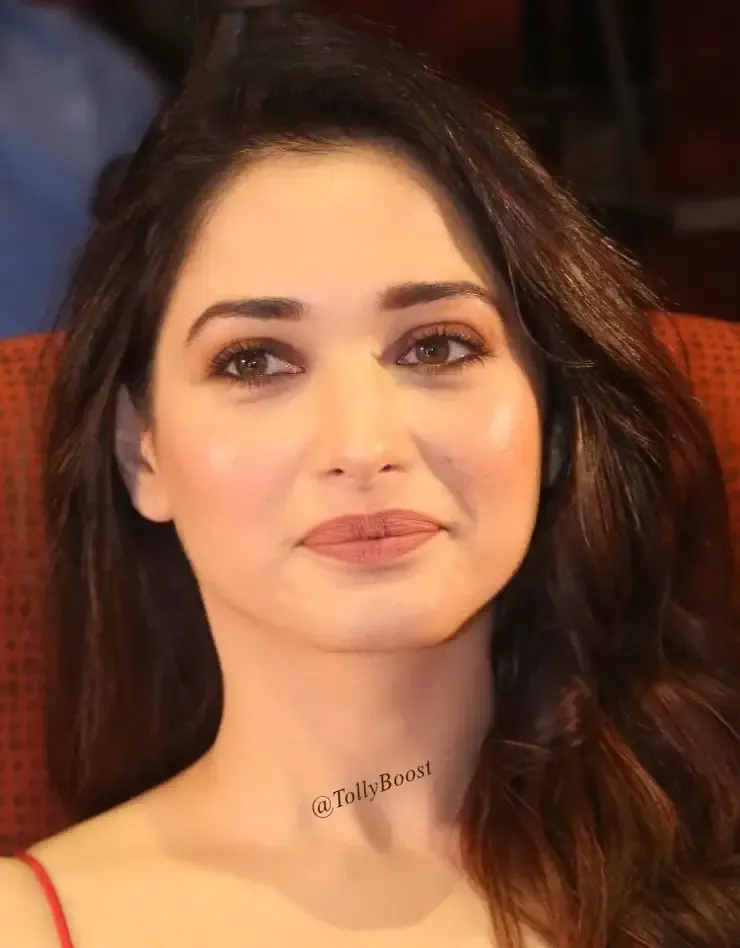 BEAUTIFUL INDIAN GIRL TAMANNAAH BHATIA FACE CLOSEUP STILLS 4